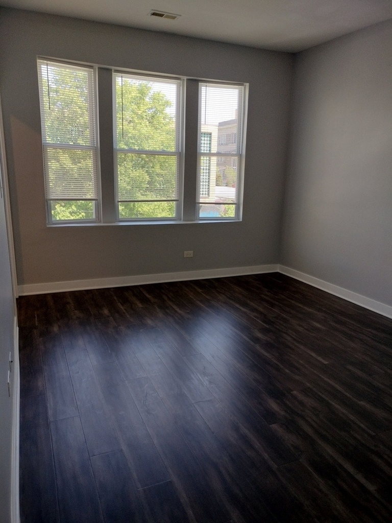 1943 W 48th Street - Photo 12