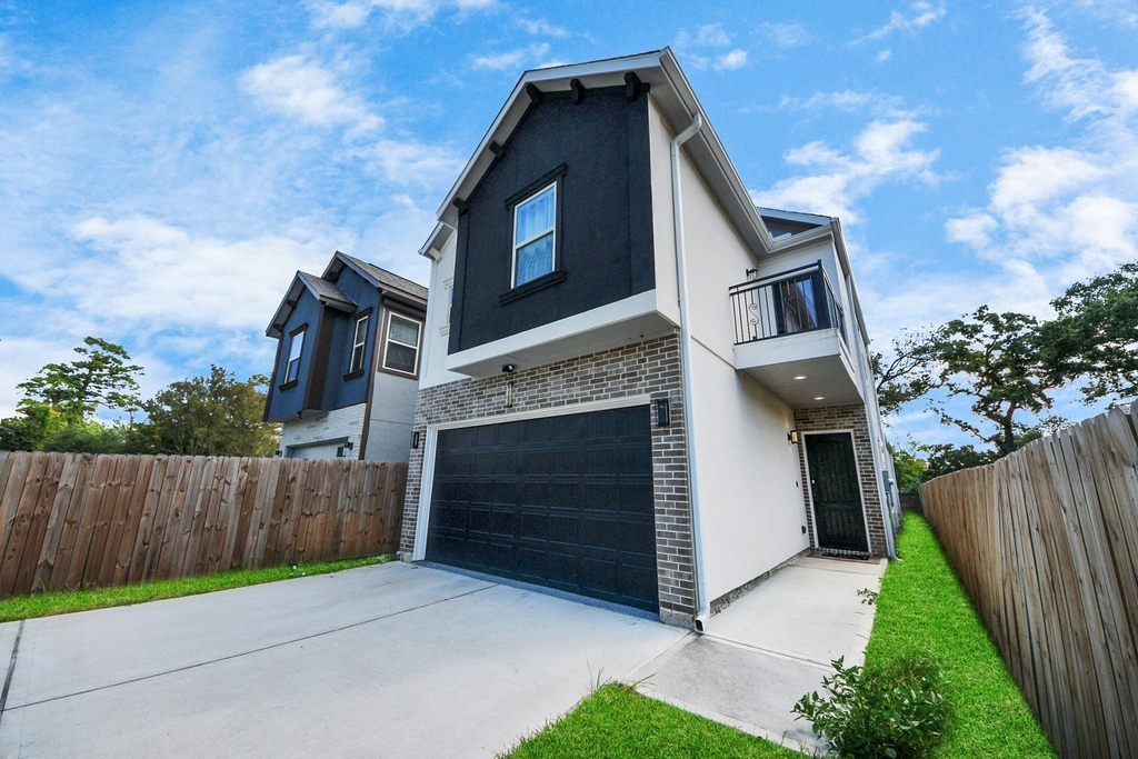 8420a Lanewood Drive - Photo 2