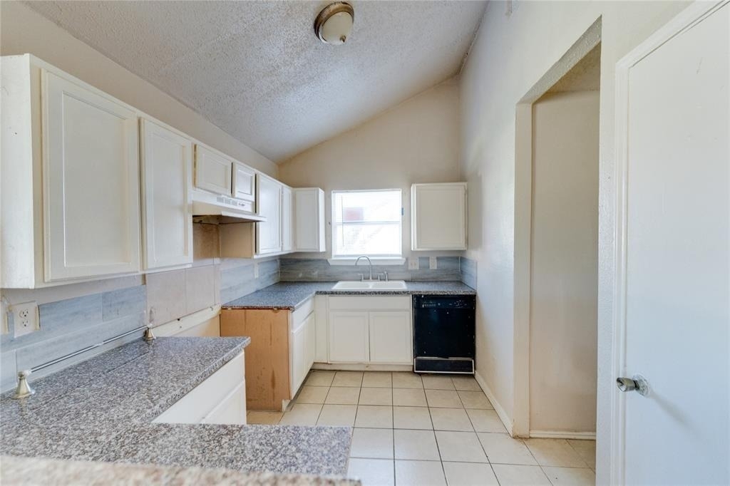 1539 Stevenage - Photo 4