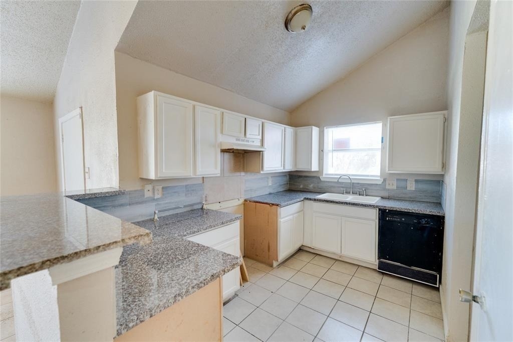 1539 Stevenage - Photo 3