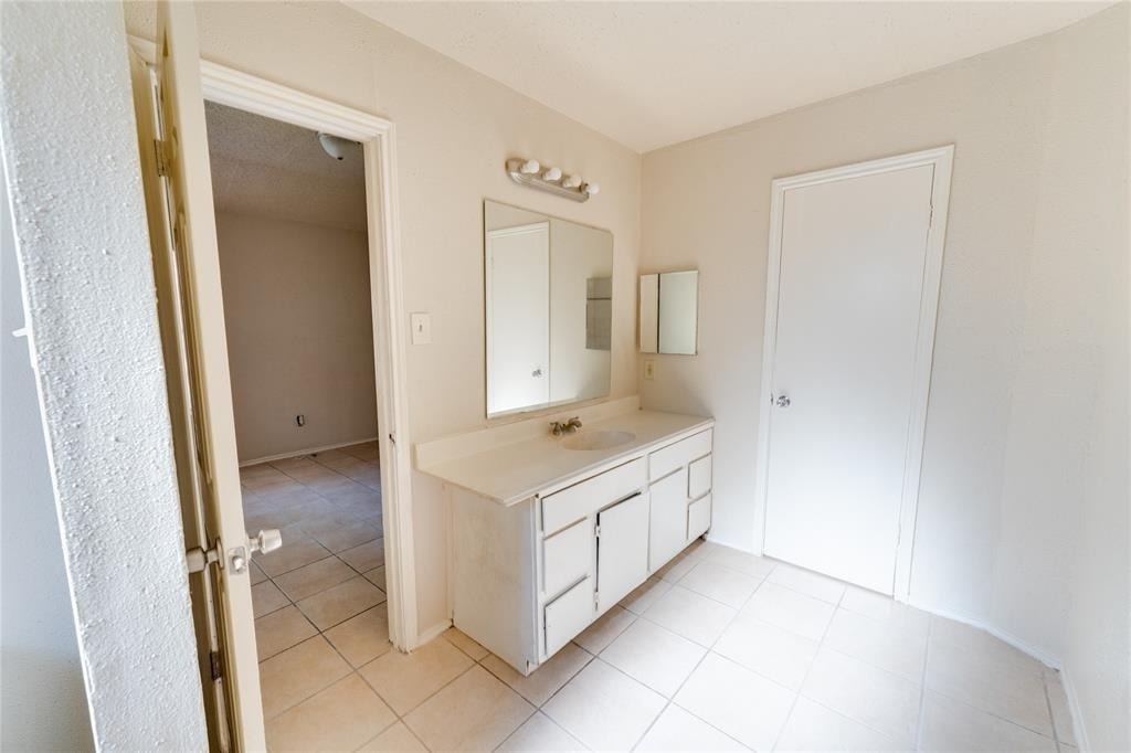 1539 Stevenage - Photo 1