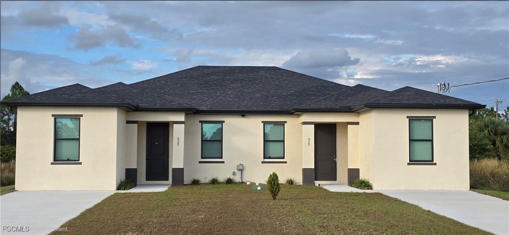 927 Chenault Street - Photo 1