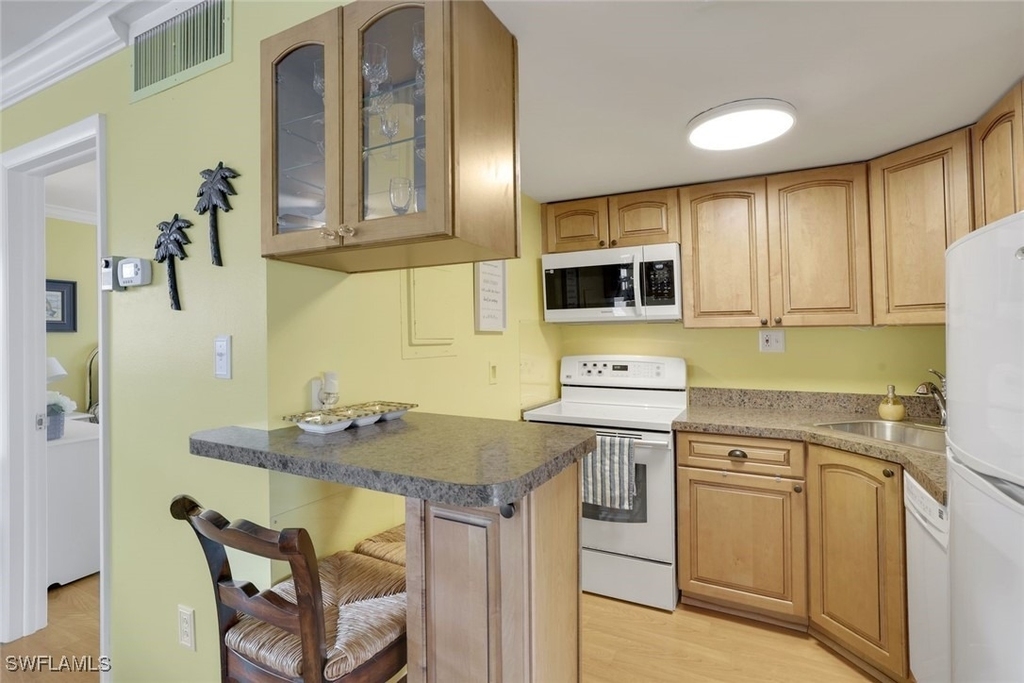 780 10th Avenue S - Photo 8