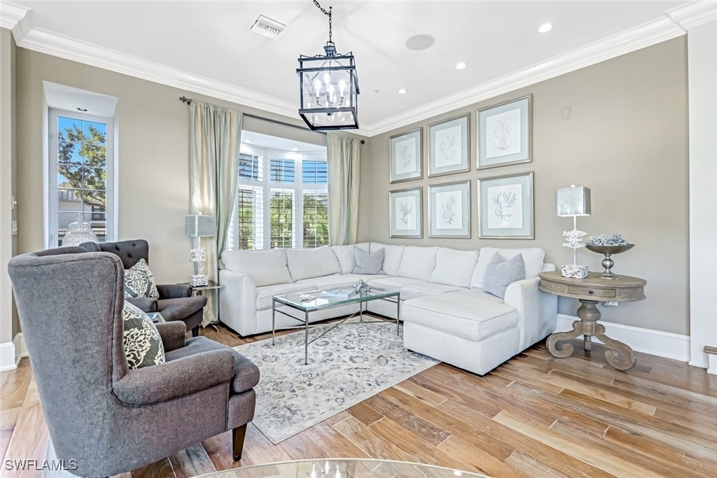 993 8th Street S - Photo 4
