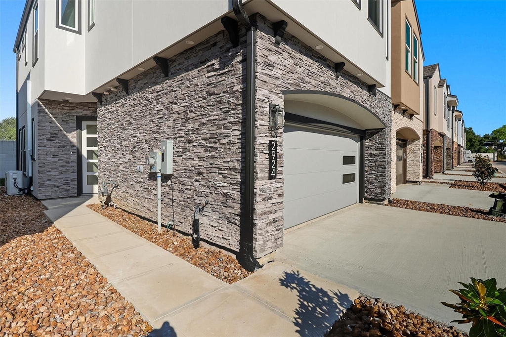 2924 El Fenice Lane - Photo 2