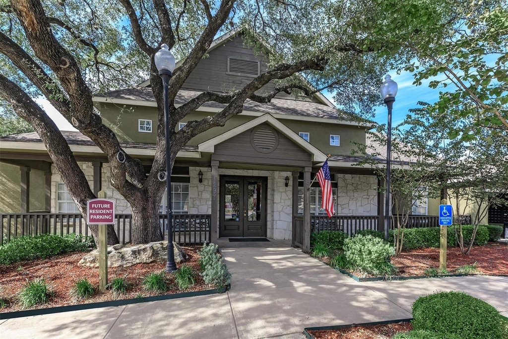 1297 W Loop 1604 N - Photo 3