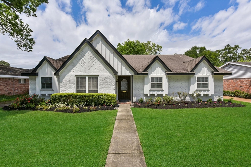 5946 Valkeith Drive - Photo 2