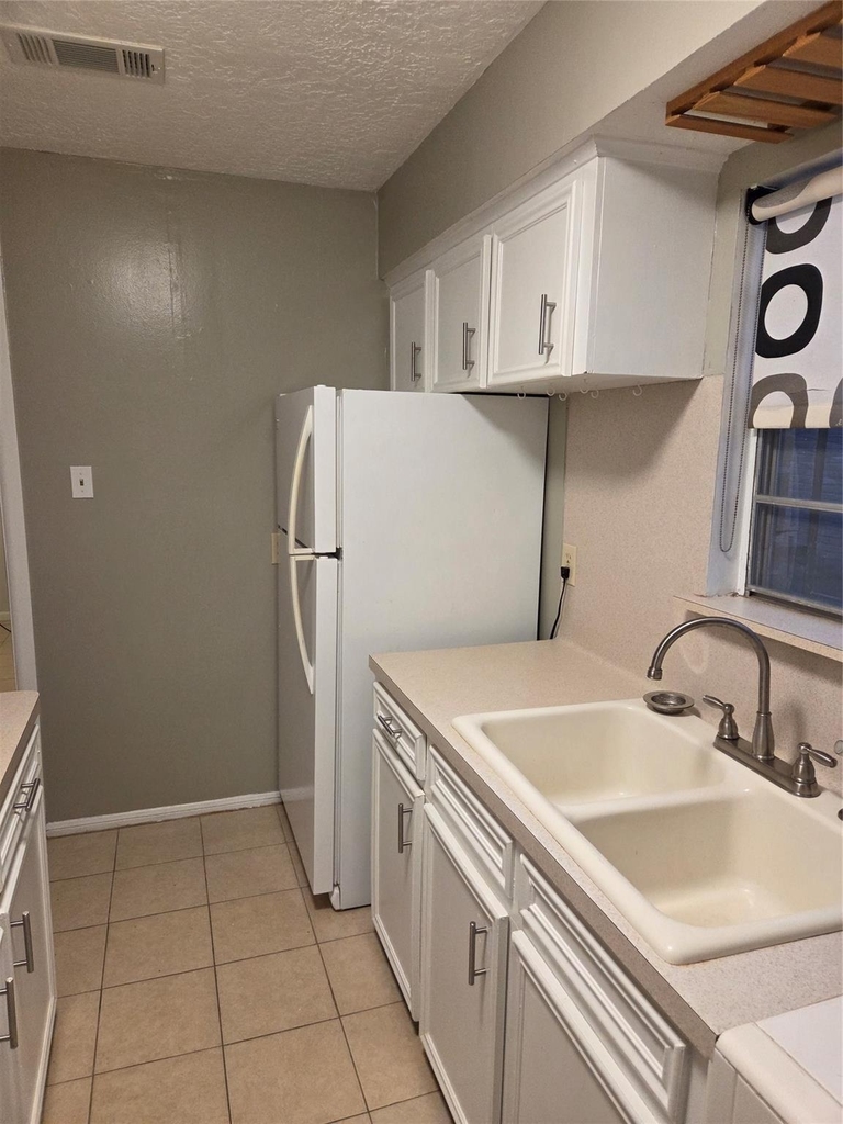 902 1/2 Euclid St Street - Photo 13