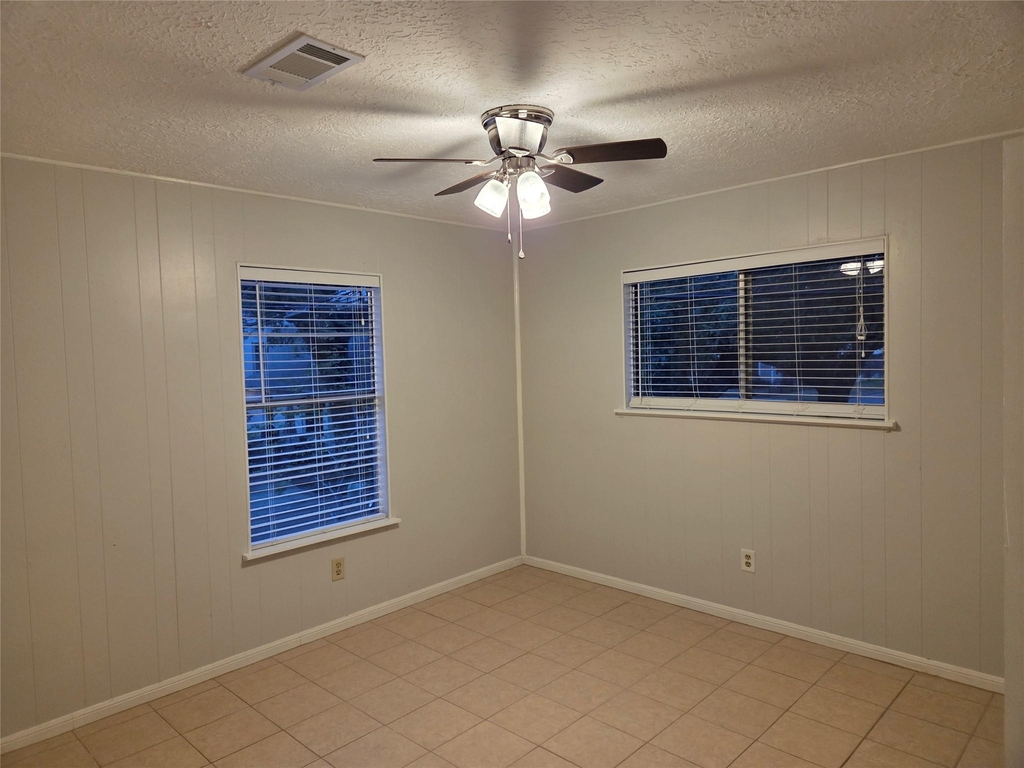 902 1/2 Euclid St Street - Photo 8