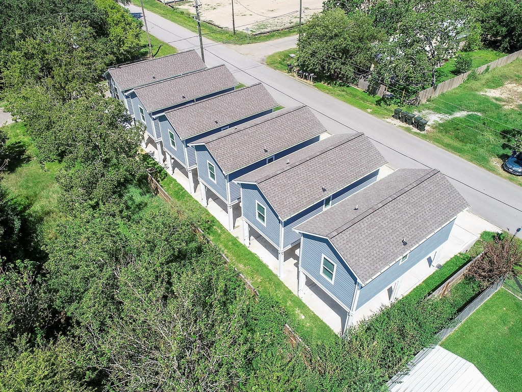 203 6th St - Photo 2