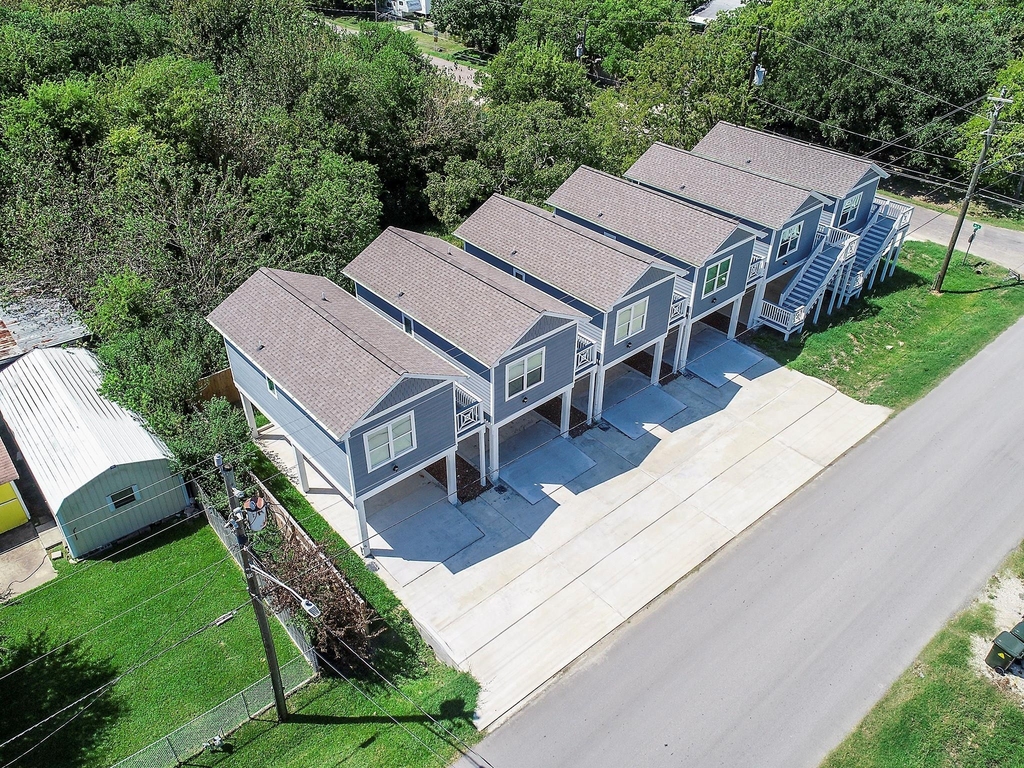 203 6th St - Photo 1