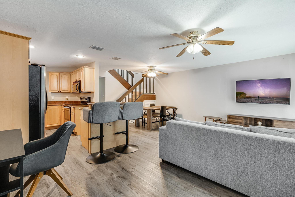 2530 Ne 9th Street - Photo 2