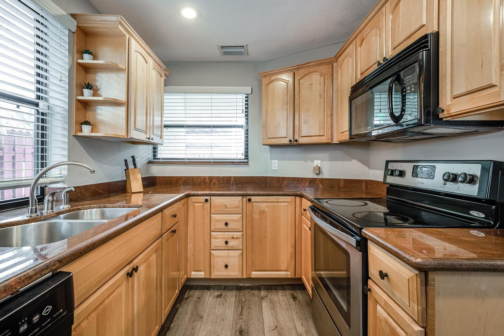 2530 Ne 9th Street - Photo 9