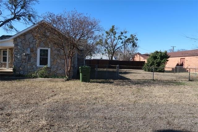 406 Denny Street - Photo 2