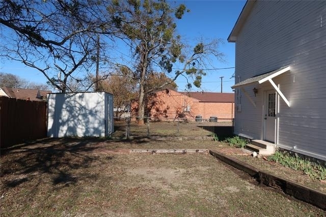 406 Denny Street - Photo 3