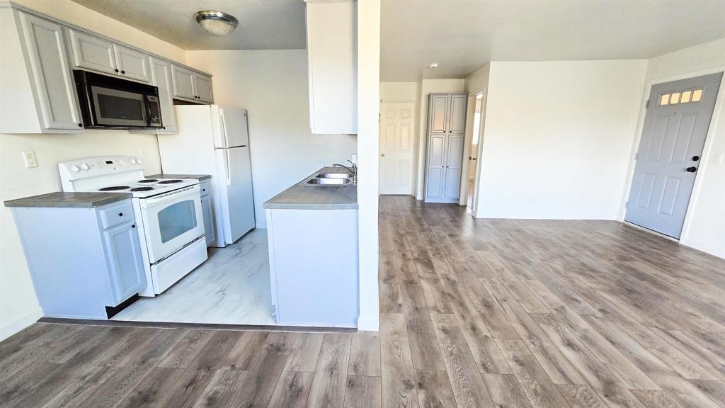4402 Delta Street - Photo 2