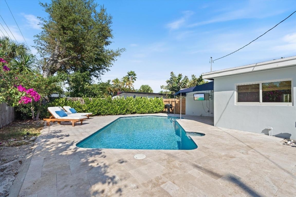 4921 Ne 23rd Avenue - Photo 2