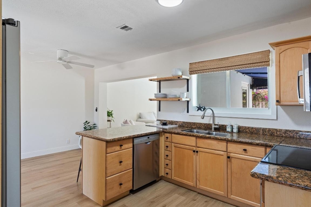 4921 Ne 23rd Avenue - Photo 9
