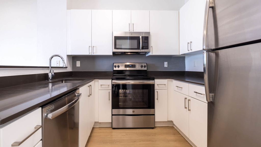 201 W. Fairview - Photo 2