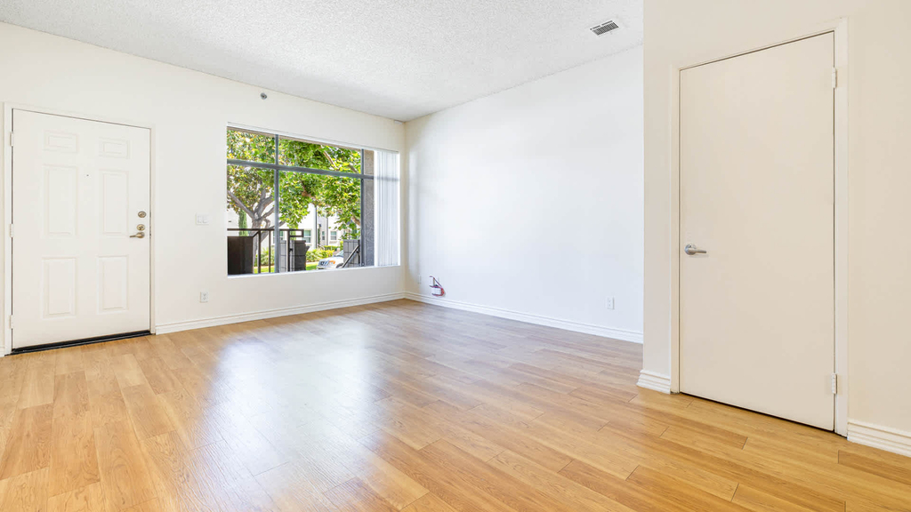 201 W. Fairview - Photo 13