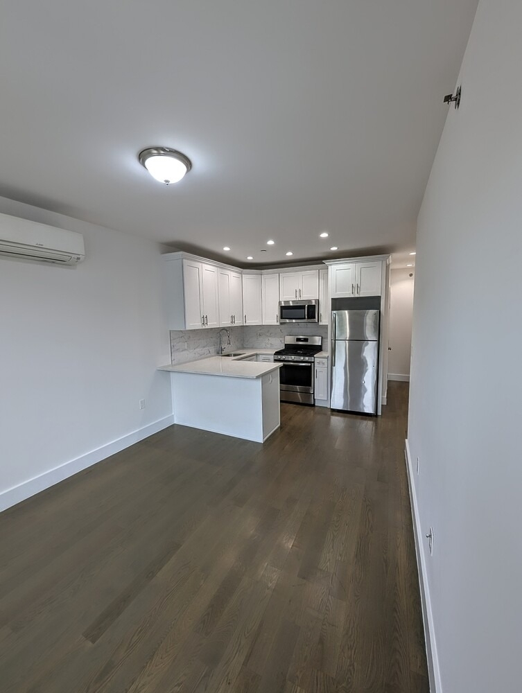 1661 Nostrand Avenue - Photo 3