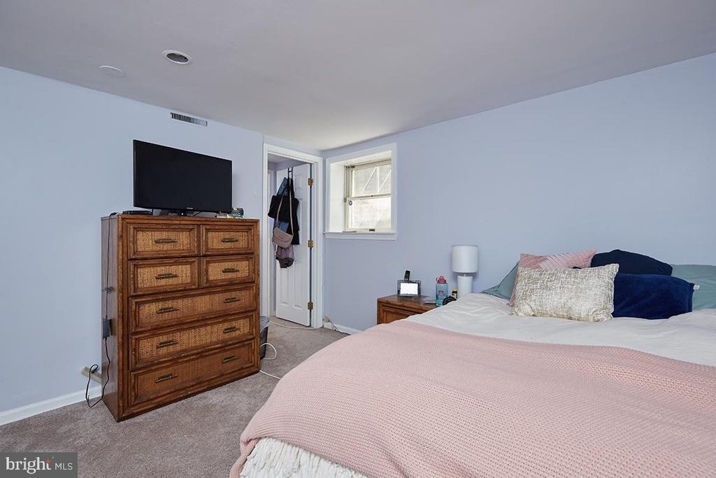 1331 35th Street Nw - Photo 2