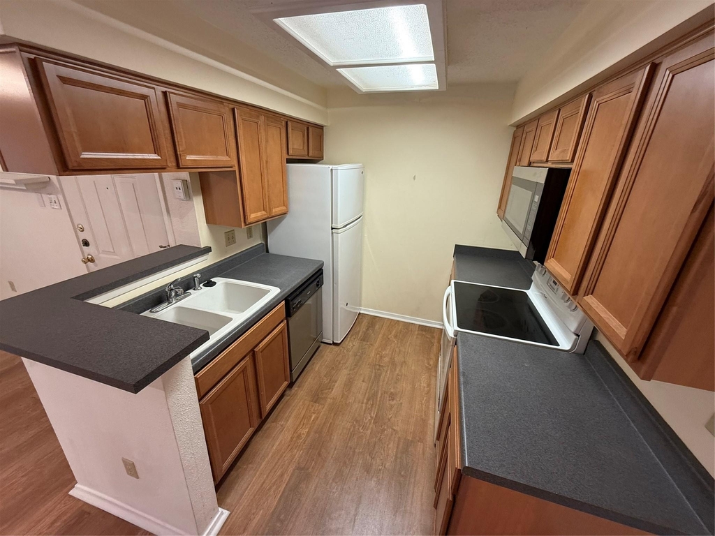 114 E 31st St - Photo 1
