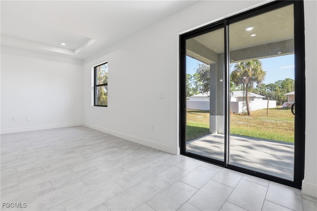 1087 Rugby Lane - Photo 5
