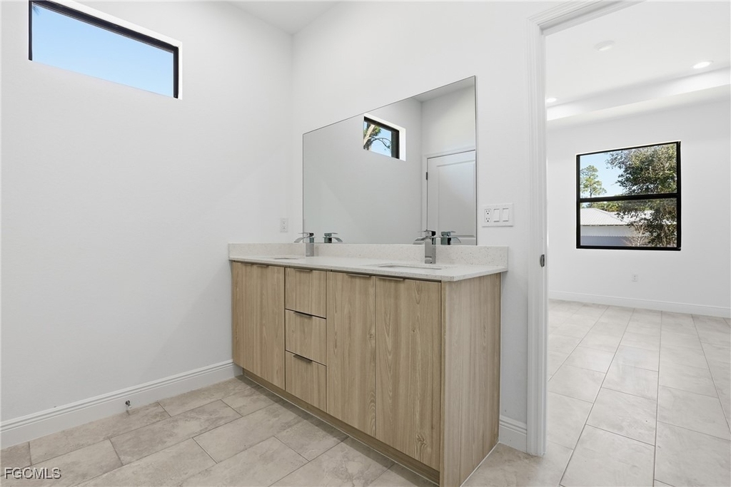 1087 Rugby Lane - Photo 9