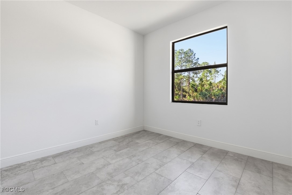 1087 Rugby Lane - Photo 11