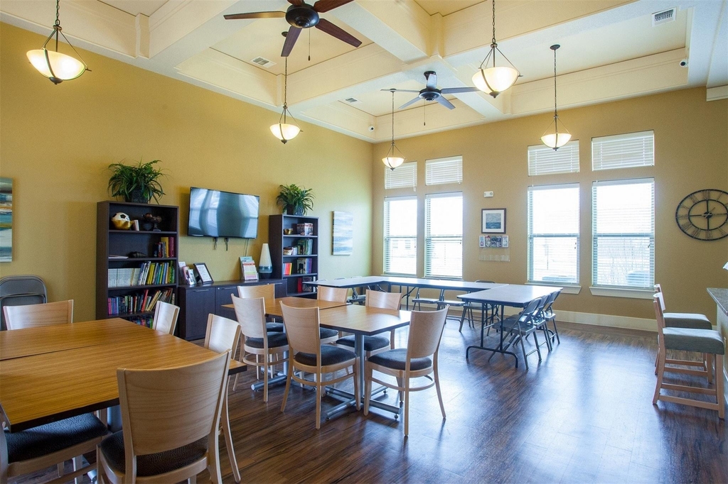 2725 Leopard Street - Photo 2