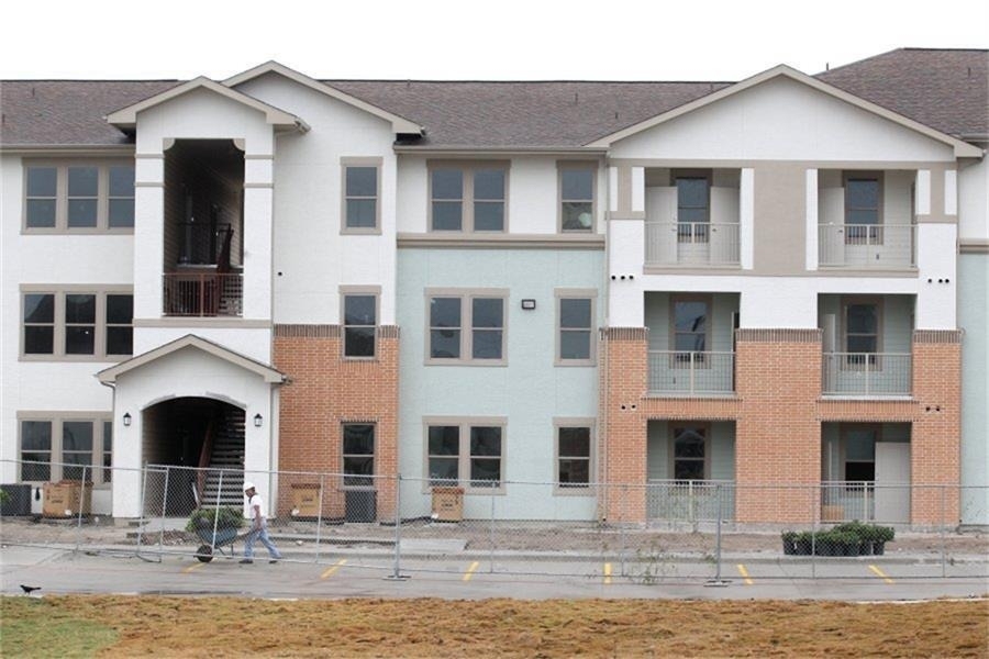 2725 Leopard Street - Photo 0