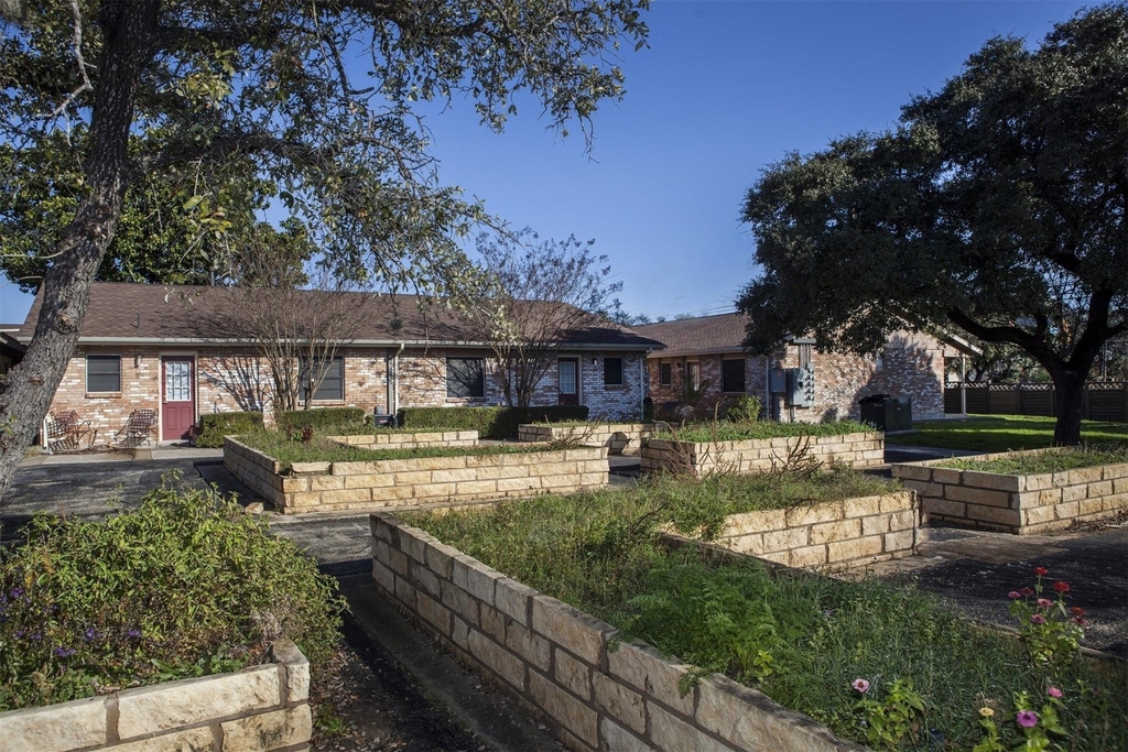 8219 Perrin Beitel Road - Photo 2