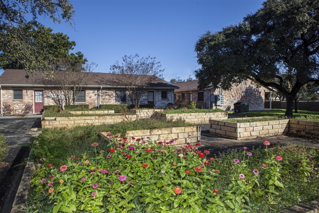 8219 Perrin Beitel Road - Photo 7