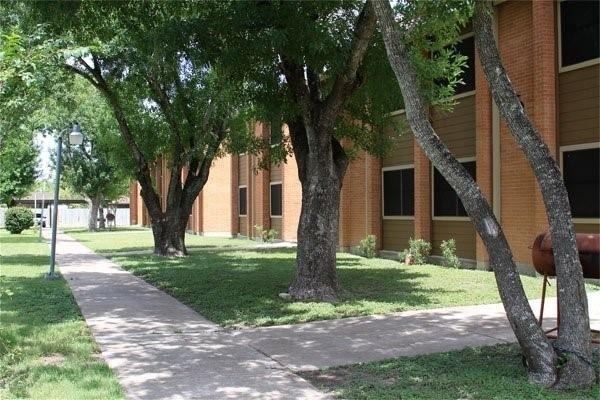 411 Lozano Street - Photo 8