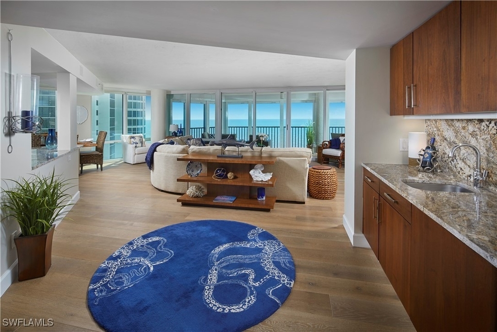 4651 Gulf Shore Boulevard N - Photo 2