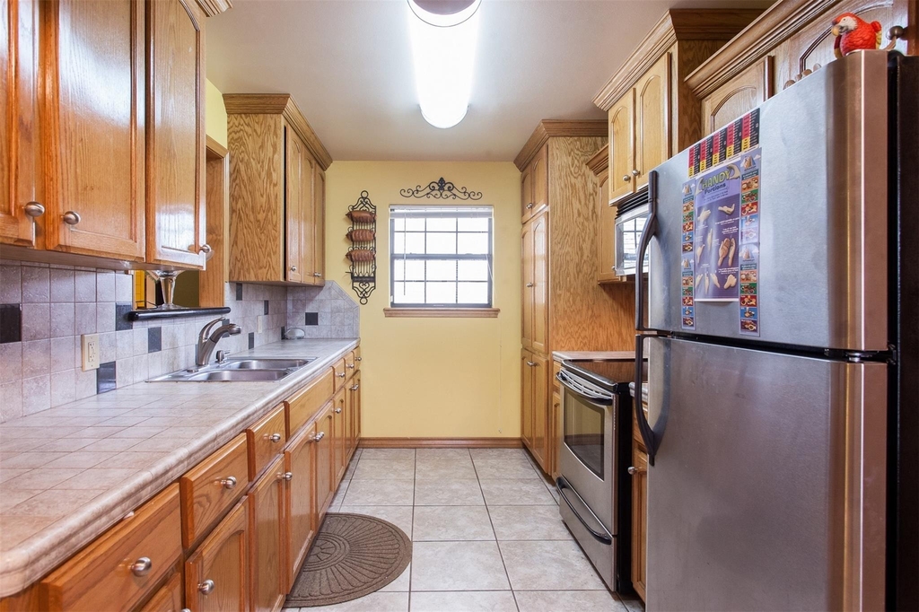 615 S F St - Photo 5