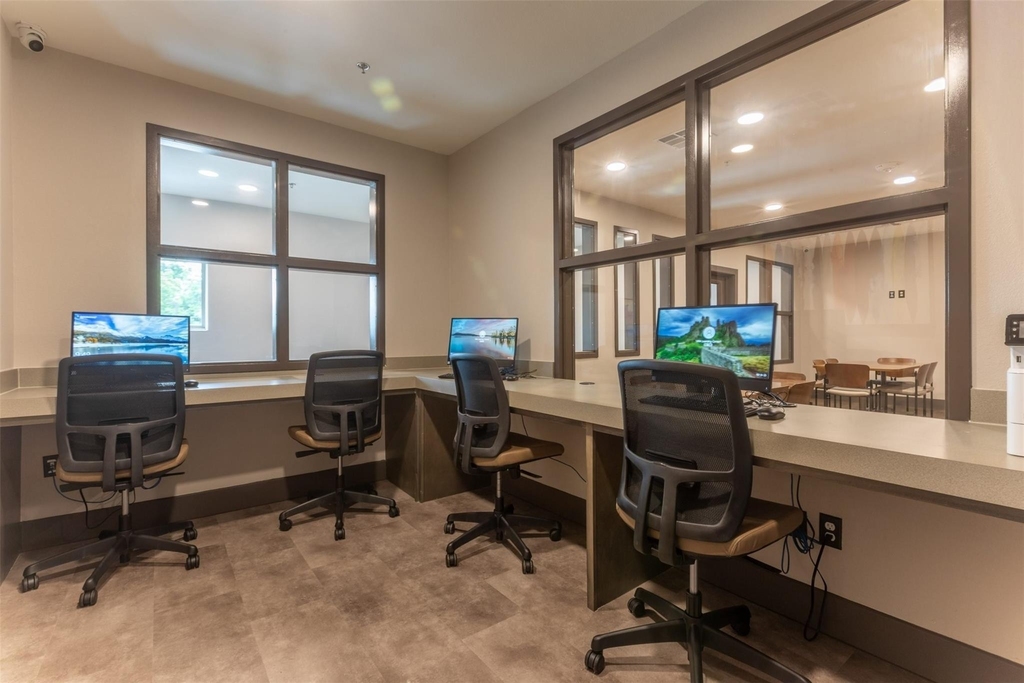 1515 Roosevelt Avenue - Photo 5