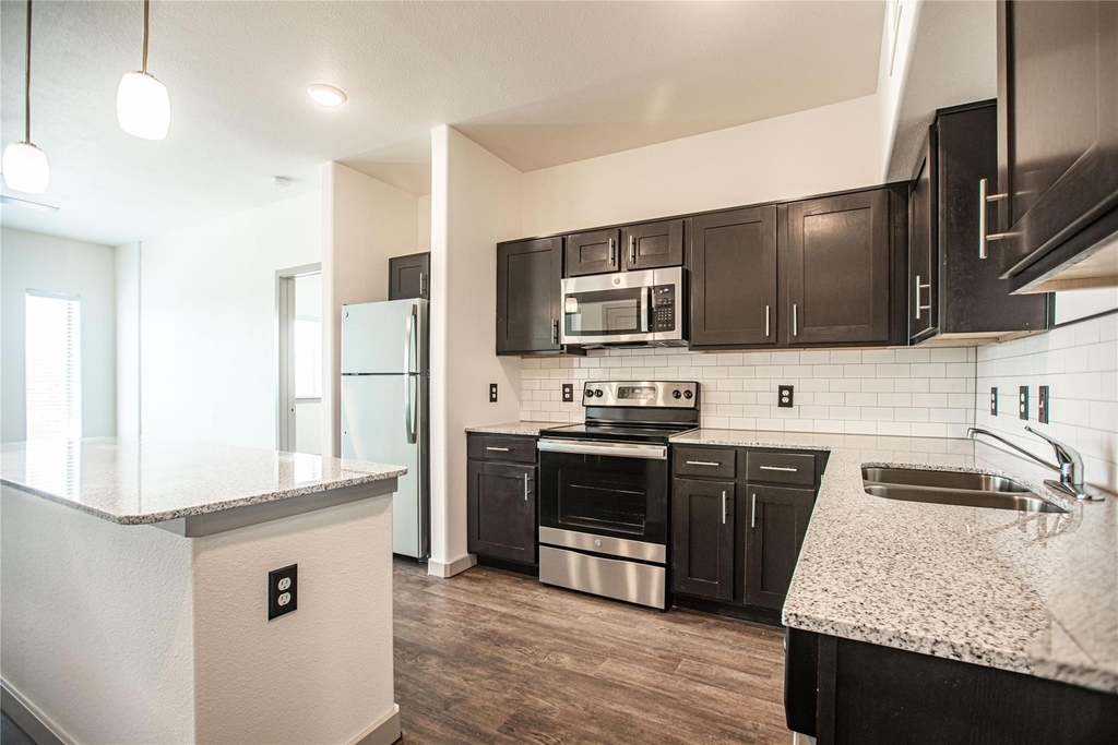 1515 Roosevelt Avenue - Photo 8