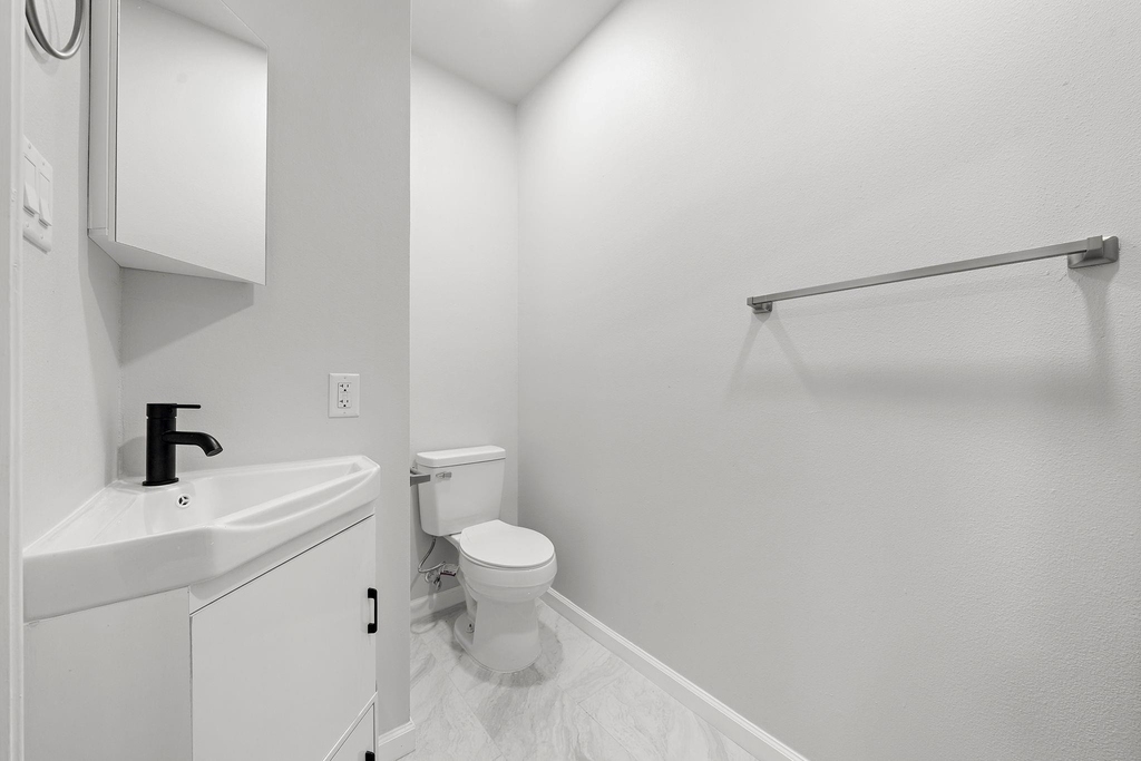 803 Avenue K Unit C, F, G, H - Photo 8