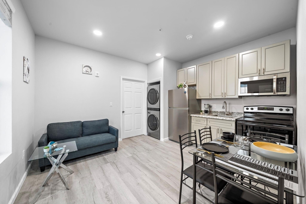 803 Avenue K Unit C, F, G, H - Photo 4