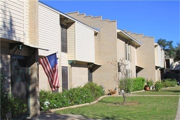 801 Greenbriar Drive - Photo 0