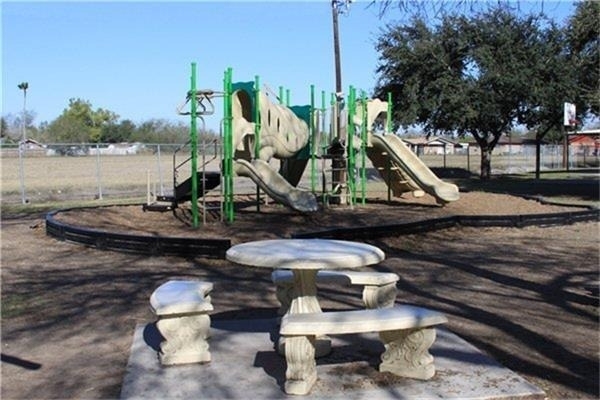 801 Greenbriar Drive - Photo 3