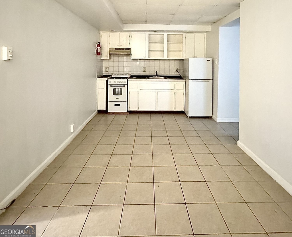 1447 Oxford Road Ne - Photo 2