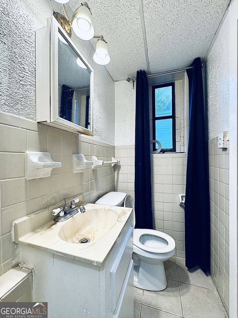 1447 Oxford Road Ne - Photo 4