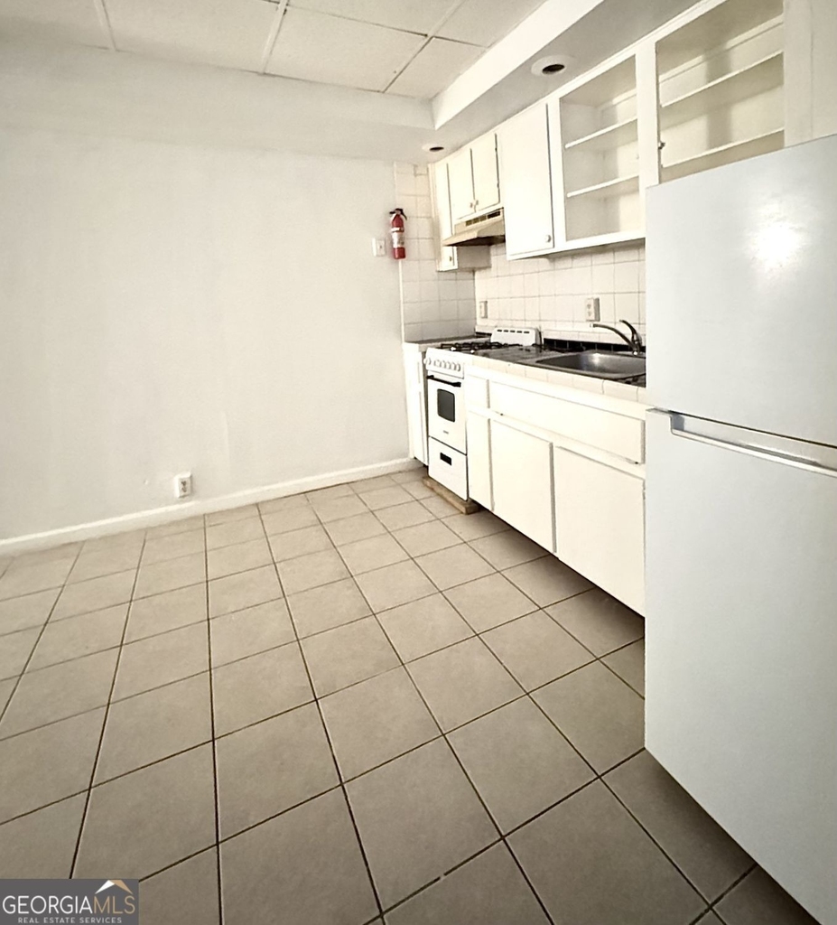 1447 Oxford Road Ne - Photo 1