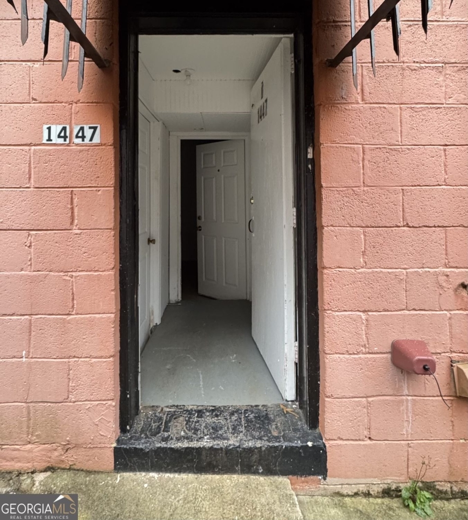 1447 Oxford Road Ne - Photo 0