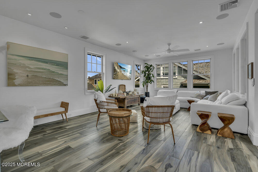 985 Ocean Avenue - Photo 9