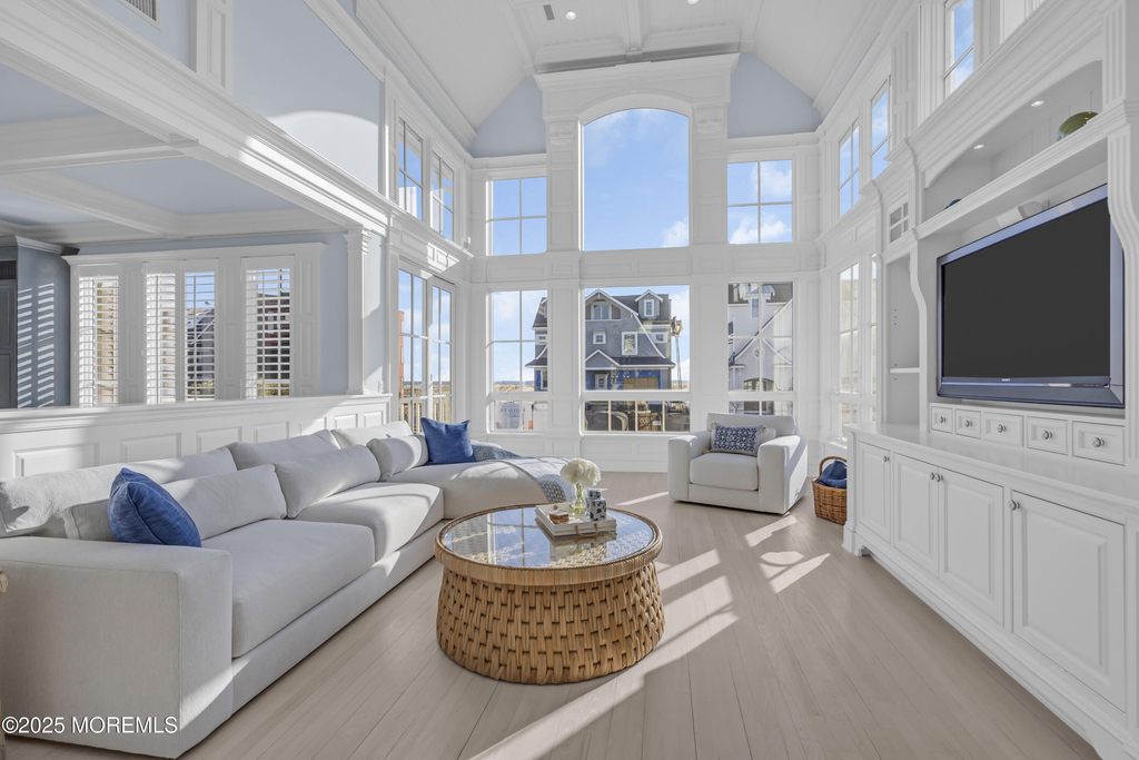 814 1st Avenue - Photo 4