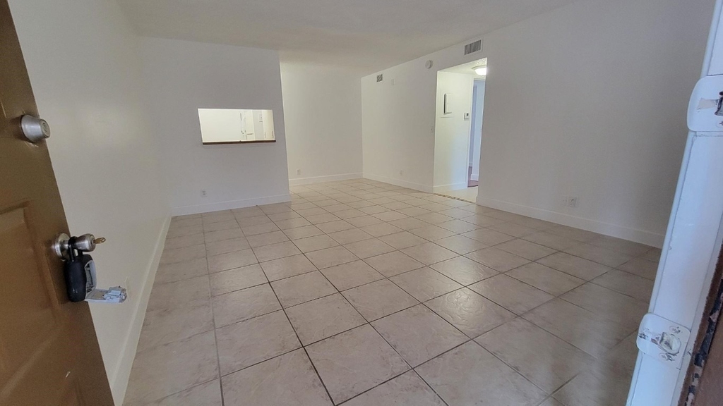 3712 N University Drive - Photo 3
